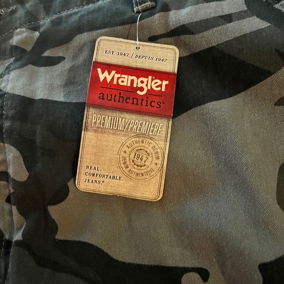 Wrangler Authentics Camo Jeans - Picture 2 of 3